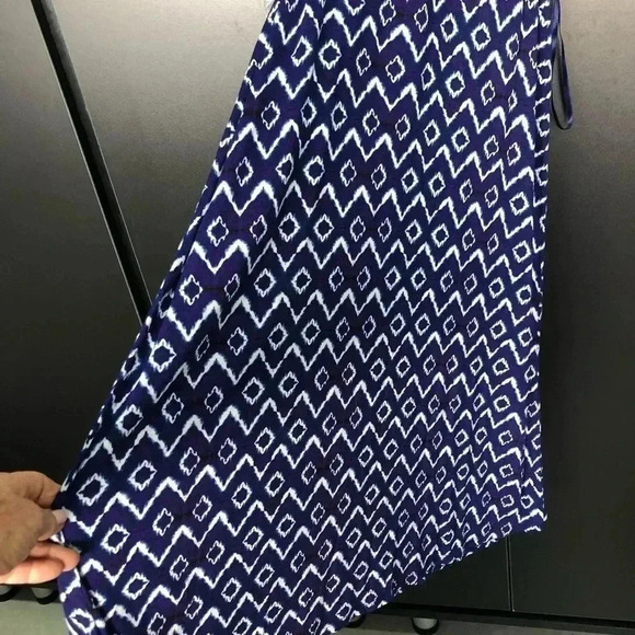 LOFT Halter Swing Sleeveless,Geo Print,Keyhole back,soft stretch,light,summee - Picture 3 of 10